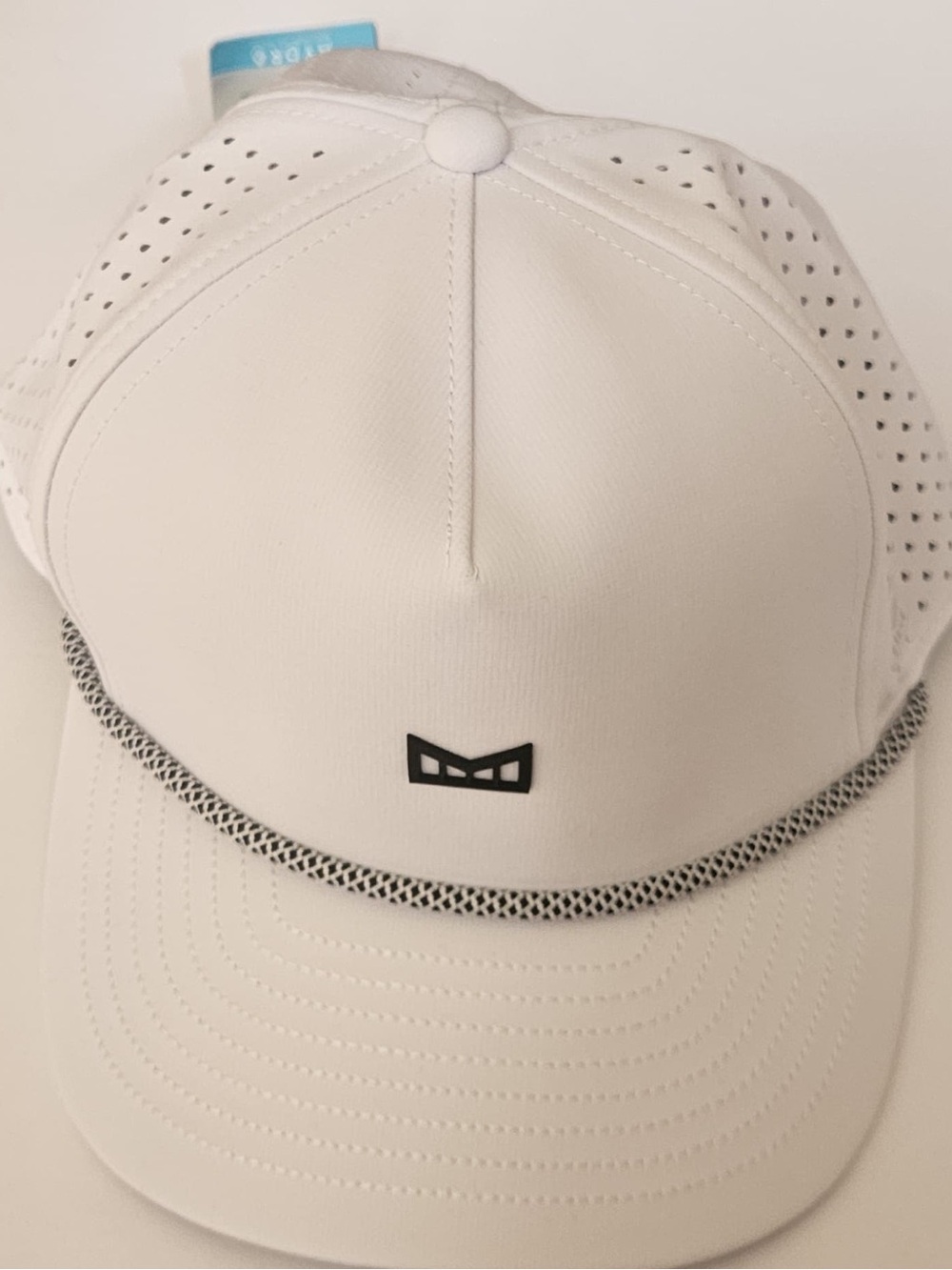 Men’s Breathable White Performance Cap with Subtle Logo